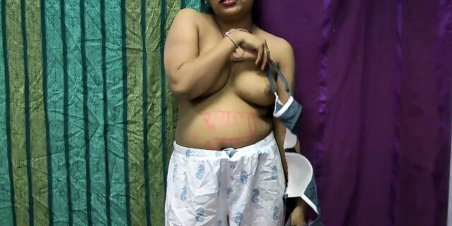 bhabhi,boobs,brunette,hd,indian,sex,softcore,solo